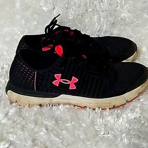 🤗🔥Under Armour shoes🔥🤗womens. 9.5.